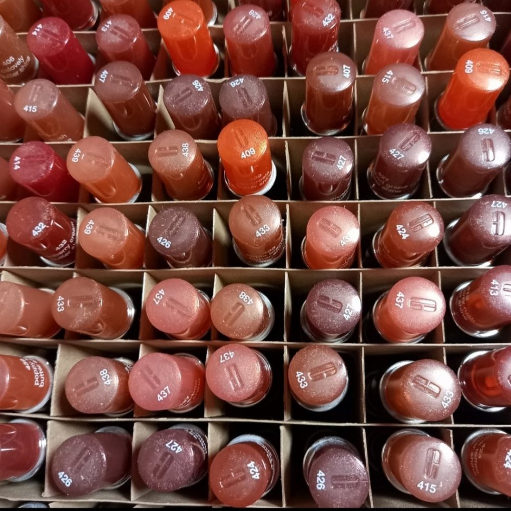 Box of 100 Clinique Unused Lipstick Testers in 16 Different Colours